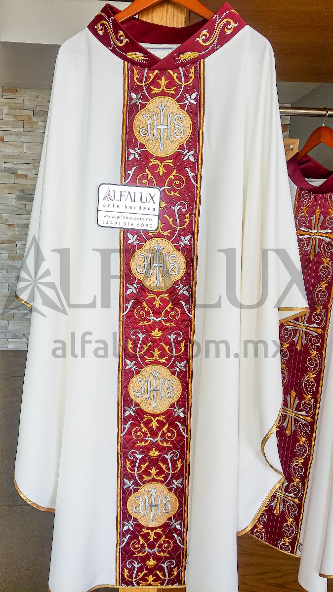 07 JHS Central Cuello Bordado RojoQuem